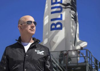 Jeff Bezos anuncia que irá ao espaço em primeiro voo tripulado da Blue Origin