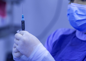 Covid: TCE-PR cobra municípios que aplicaram menos de 60% das vacinas recebidas