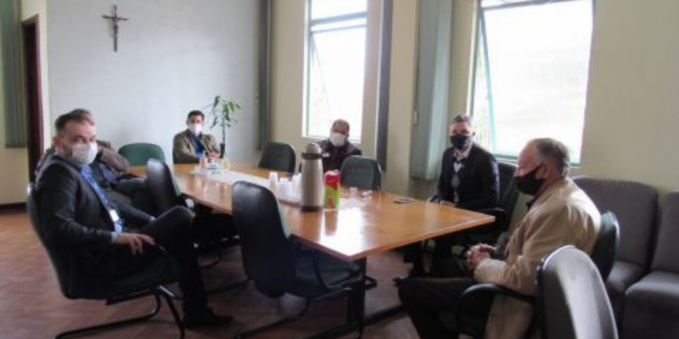 Pinhão – Prefeito Vitorino Recebe Representantes da Caixa Econômica Federal