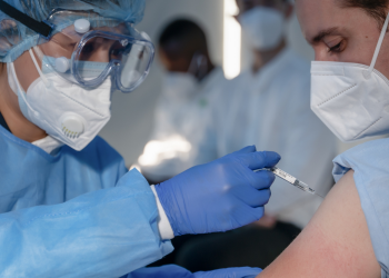 Toda a população adulta do Paraná será vacinada com a 1ª dose contra a Covid-19 até setembro