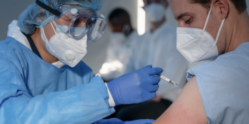 Toda a população adulta do Paraná será vacinada com a 1ª dose contra a Covid-19 até setembro