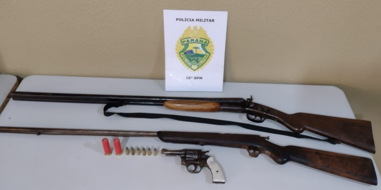 Homem e preso por posse ilegal de armas de fogo, no município de Pinhão
