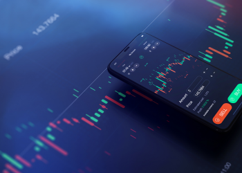 Dólar e Bolsa fecham em queda à espera de juros no Brasil e nos EUA