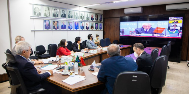 Brasil e China buscam fortalecer cooperação em ciência e tecnologia