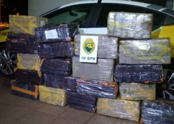 Adolescente é flagrado pela PM transportando mais de 300 quilos de maconha em Guaíra (PR)