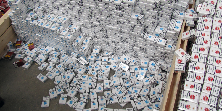 PRF apreende R$ 750 mil em cigarros contrabandeados em Guaíra (PR)