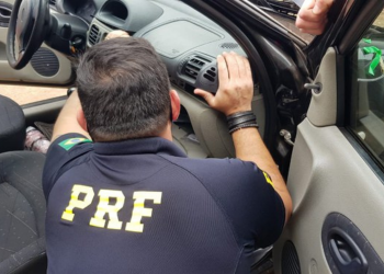 PRF apreende anabolizantes escondidos num carro em Londrina (PR)