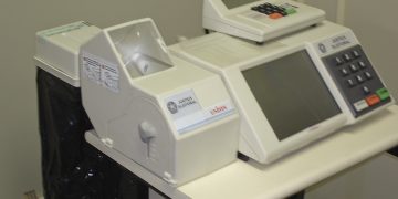 Em debate na Câmara, presidente do TSE critica voto impresso e defende urna eletrônica