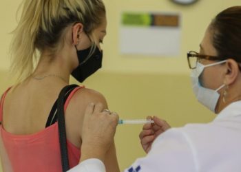 Agosto será decisivo para queda da pandemia no Paraná, aposta governo