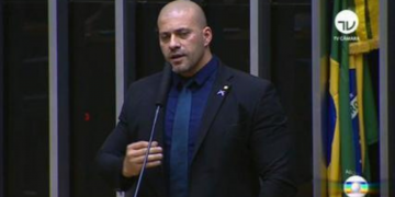 Relator rejeita cassação de Daniel Silveira e propõe suspensão de 6 meses do mandato