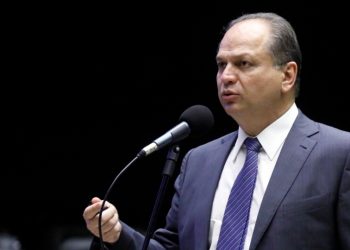 Barros se põe à disposição da CPI para “prestar esclarecimentos”; comissão avalia convite