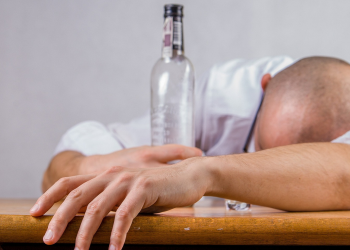 Homem embriagado em ônibus é contido por Policiais em Guarapuava