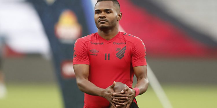 Com oito retornos, Athletico encara o Fluminense; (provável time)