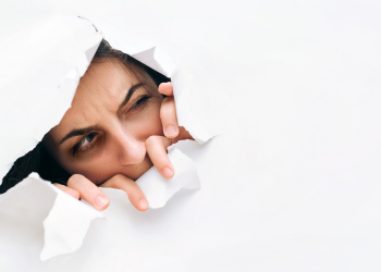 Homem agride esposa com soco no rosto e é preso pela Polícia Militar, no município de Turvo