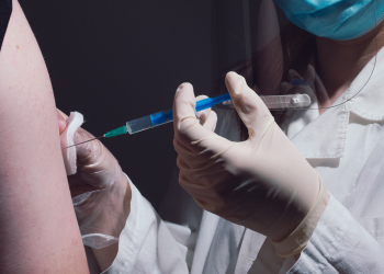 NESTA SEGUNDA (21), VACINAÇÃO CONTRA A COVID-19 SERÁ PARA PROFISSIONAIS DA EDUCAÇÃO E SEGUNDAS DOSES