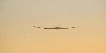 Drone movido a energia solar pode voar por um ano