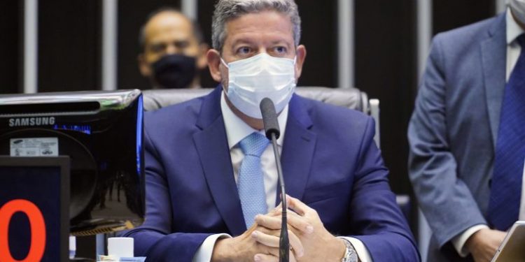 Lira reafirma que reforma administrativa não vai atingir atuais servidores públicos