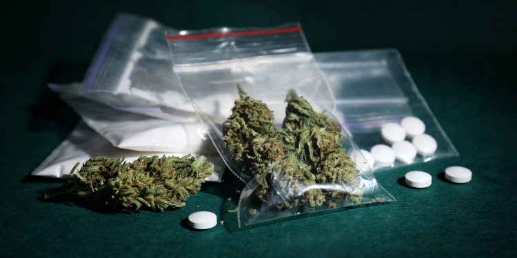 Homens são presos com comprimidos de ecstasy e mais de um quilo de maconha, em Guarapuava