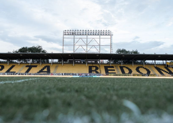 Botafogo recebe Vitória em busca de recuperação na Série B