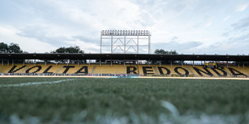 Botafogo recebe Vitória em busca de recuperação na Série B