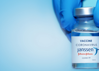 Mais 300 mil vacinas da Janssen são antecipadas e chegam ao Brasil