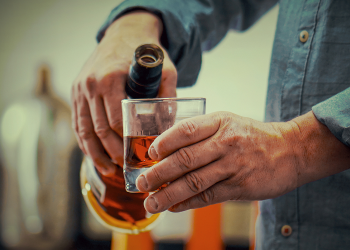 Idoso alcoolizado agride filho, em localidade de Santa Maria do Oeste