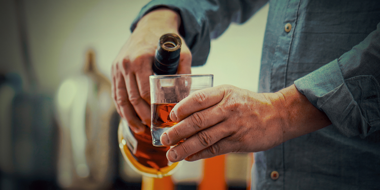 Idoso alcoolizado agride filho, em localidade de Santa Maria do Oeste