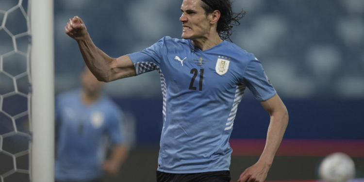 Uruguai passa às quartas com vitória suada sobre a Bolívia