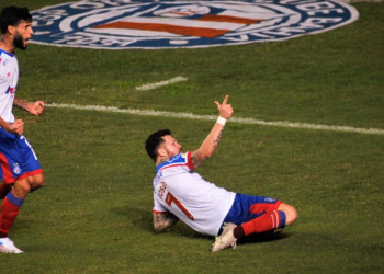 EM SALVADOR, BAHIA VENCE E QUEBRA INVENCIBILIDADE DO ATHLETICO-PR NO BRASILEIRÃO