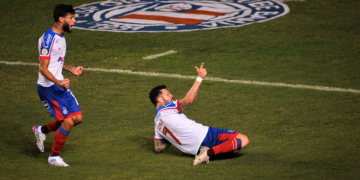 EM SALVADOR, BAHIA VENCE E QUEBRA INVENCIBILIDADE DO ATHLETICO-PR NO BRASILEIRÃO