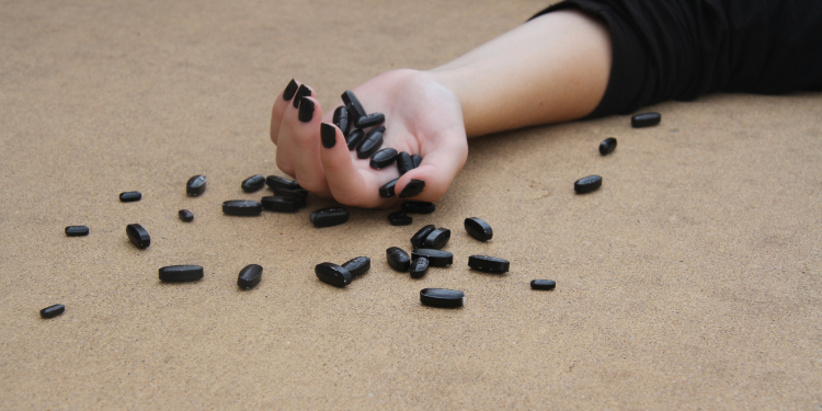 Pandemia de COVID-19 aumenta fatores de risco para suicídio