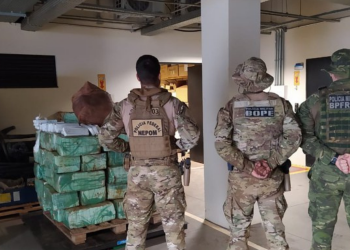 PF, BPFRON e BOPE apreendem cerca de 740 kg de maconha nas margens do Lago de Itaipu