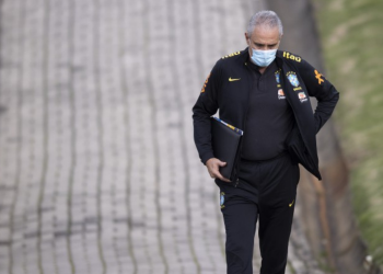 Em treino na Granja Comary, Tite começa a esboçar a Seleção Brasileira para jogo com a Colômbia
