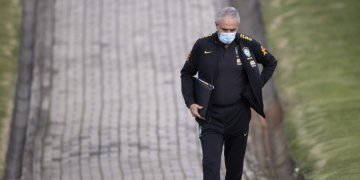 Em treino na Granja Comary, Tite começa a esboçar a Seleção Brasileira para jogo com a Colômbia