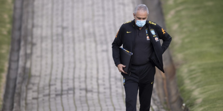 Em treino na Granja Comary, Tite começa a esboçar a Seleção Brasileira para jogo com a Colômbia