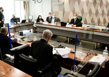 Deputado estadual do AM ataca Aziz em depoimento na CPI da Pandemia