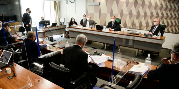 Deputado estadual do AM ataca Aziz em depoimento na CPI da Pandemia