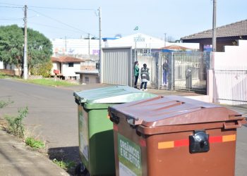 SECRETARIA DO MEIO AMBIENTE FAZ TRABALHO DE CONSCIENTIZAÇÃO SOBRE O DESCARTE DE RESÍDUOS NO BAIRRO DOS ESTADOS