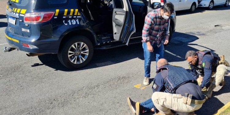 PRF salva mulher com epilepsia no Paraná