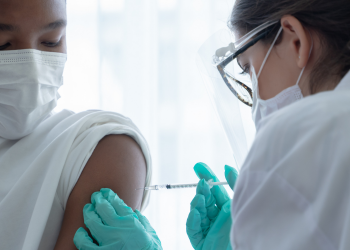 Seis meses após iniciar a vacinação, Paraná chega a 6,9 milhões de doses aplicadas