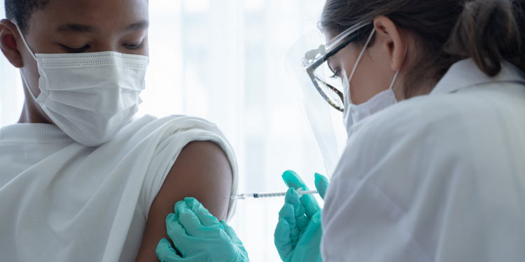 Seis meses após iniciar a vacinação, Paraná chega a 6,9 milhões de doses aplicadas