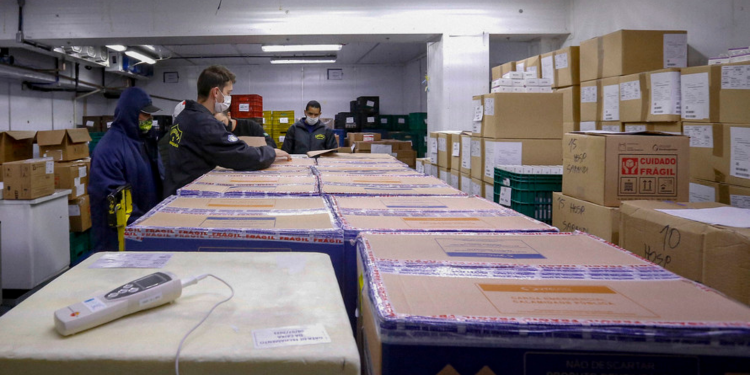 Paraná receberá 649.420 doses de vacinas contra Covid-19 nesta semana