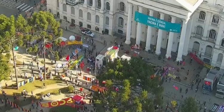 Cidades do Paraná registraram atos contra governo Bolsonaro neste sábado, sem adesão.