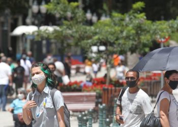 Curitiba anuncia hoje novo decreto e bandeira contra a Covid