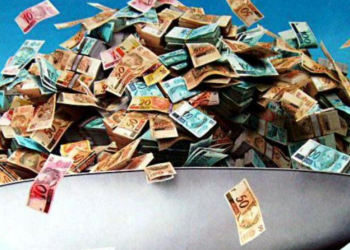 Bolsonaro critica aprovação do fundão de quase R$ 6 bilhões