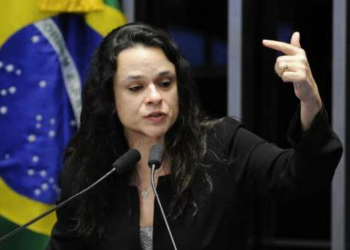 Janaina: “Muitos poderosos querem derrubar o presidente”