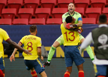 Colômbia bate Uruguai nos pênaltis e avança