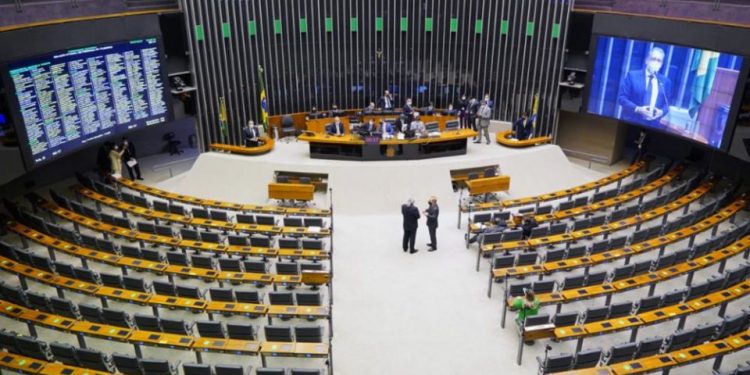 Mais deputados paranaenses registraram voto escrito contra o aumento do Fundo Eleitoral