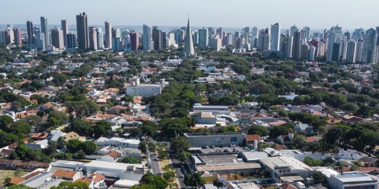 Maringá reduz toque de recolher e amplia limite para eventos