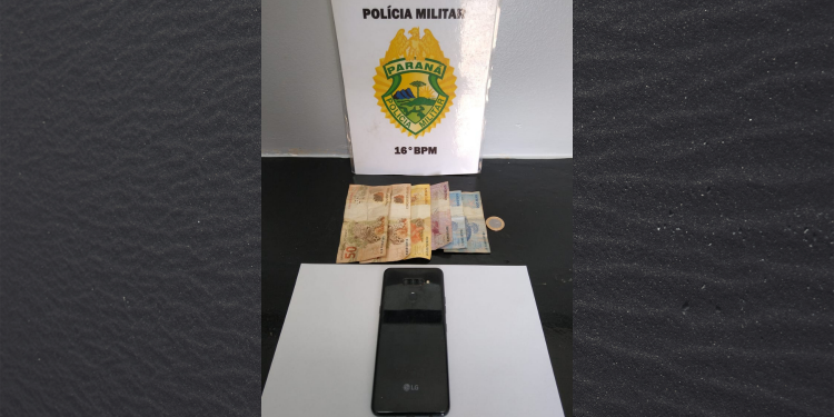 Mulher é conduzida até à 14ª SDP por receptação de celular no bairro Industrial, em Guarapuava